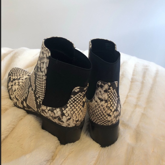NWOT Vegan leather snakeskin ankle boots unworn - Picture 3 of 4